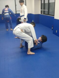 入会金無料　初月無料キャンペーン延長　　　　　　親子割引き強化中
月額ずっと　
親1人に対し子供1人（小学生まで）無料

見学・無料体験のご予約はDMでも受け付けております♪
ウェブサイトのお問い合わせから送っていただいても大丈夫です。
見学か無料体験のどちらをご希望か、お名前、希望の日時をクラススケジュールご確認の上、送信してください。
　
グレイシーバッハ枚方大阪
📍ACCESS
573-0163
大阪府枚方市長尾元町5-8-1長尾元町NSビル3F
★JR長尾駅から徒歩8分！
★お車の方は近隣コインパーキングをご利用ください。

🌏WEBSITE
graciebarrahirakataosaka.com

#グレイシーバッハ
#グレイシーバッハ枚方大阪
#ブラジリアン柔術
#格闘技ジム
#枚方
#graciebarrajapan
#brazilianjiujitsu