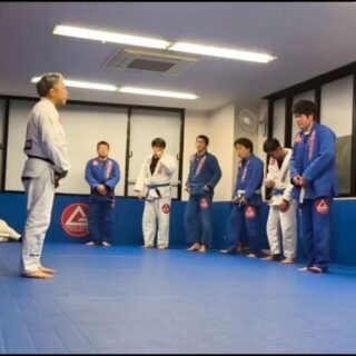 青帯、昇格おめでとうございます。
私と同じ第二次団塊の世代のかたで、50歳を前にして柔術と言う趣味を選んでくれました。
とてもパワフルで同世代とは思えないです。
趣味も同じ釣りと柔術で話が合います。(合わしてくれてるのかなぁ)
年齢を重ねてから友達が出来た様な感じで嬉しく思っています。
これからも長くお付き合いがしたいです。