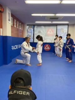 キッズの枠が少なくなってきてます。
入会を考えている方はお早めに。
入会金無料 初月無料キャンペーン延長 親子割引き強化中
月額ずっと
親1人に対し子供1人(小学生まで)無料
見学・無料体験のご予約はDMでも受け付けております♪
ウェブサイトのお問い合わせから送っていただいても大丈夫です。
見学か無料体験のどちらをご希望か、お名前、希望の日時をクラススケジュールご確認の上、送信してください。
グレイシーバッハ枚方大阪
📍ACCESS
573-0163
大阪府枚方市長尾元町5-8-1長尾元町NSビル3F
★JR長尾駅から徒歩8分!
★お車の方は近隣コインパーキングをご利用ください。
🌏WEBSITE
graciebarrahirakataosaka.com
#グレイシーバッハ
#グレイシーバッハ枚方大阪
#ブラジリアン柔術
#格闘技ジム
#枚方
graciebarrajapan
brazilianjiujitsu