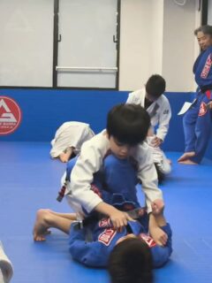 入会金無料 初月無料キャンペーン延長 親子割引き強化中
月額ずっと
親1人に対し子供1人(小学生まで)無料
見学・無料体験のご予約はDMでも受け付けております♪
ウェブサイトのお問い合わせから送っていただいても大丈夫です。
見学か無料体験のどちらをご希望か、お名前、希望の日時をクラススケジュールご確認の上、送信してください。
グレイシーバッハ枚方大阪
📍ACCESS
573-0163
大阪府枚方市長尾元町5-8-1長尾元町NSビル3F
★JR長尾駅から徒歩8分!
★お車の方は近隣コインパーキングをご利用ください。
🌏WEBSITE
graciebarrahirakataosaka.com
#グレイシーバッハ
#グレイシーバッハ枚方大阪
#ブラジリアン柔術
#格闘技ジム
#枚方
graciebarrajapan
brazilianjiujitsu