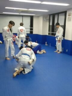 入会金無料　初月無料キャンペーン延長　　　　　　親子割引き強化中
月額ずっと　
親1人に対し子供1人（小学生まで）無料

見学・無料体験のご予約はDMでも受け付けております♪
ウェブサイトのお問い合わせから送っていただいても大丈夫です。
見学か無料体験のどちらをご希望か、お名前、希望の日時をクラススケジュールご確認の上、送信してください。
　
グレイシーバッハ枚方大阪
📍ACCESS
573-0163
大阪府枚方市長尾元町5-8-1長尾元町NSビル3F
★JR長尾駅から徒歩8分！
★お車の方は近隣コインパーキングをご利用ください。

🌏WEBSITE
graciebarrahirakataosaka.com

#グレイシーバッハ
#グレイシーバッハ枚方大阪
#ブラジリアン柔術
#格闘技ジム
#枚方
graciebarrajapan
brazilianjiujitsu