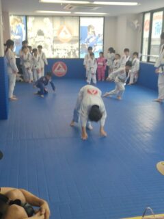 🥋【公開練習開催!】🥋
7月25日(土) 枚方総合体育館 武道場2
🕕 キッズ 18:00〜19:00
🕖 大人 19:15〜20:30
🤼 フリーマット 20:30〜20:50
ブラジリアン柔術に興味がある方、大歓迎! 見学無料・予約不要です✨
道場の雰囲気をぜひ見に来てください! 皆さまのお越しをお待ちしております😊
#枚方 #ブラジリアン柔術 #グレイシーバッハ #公開練習 #見学歓迎 キッズ習い事 初心者歓迎